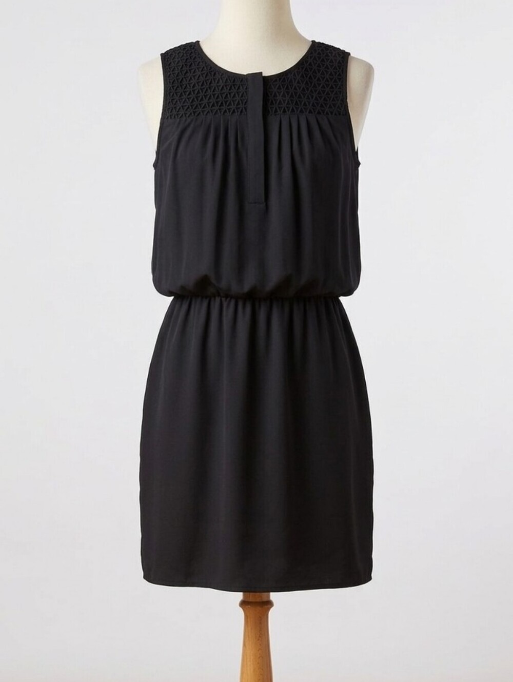 Jessica Simpson black sleeveless blouson dress w/ pockets size L.